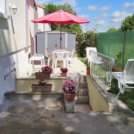 Appartement Charmant A Breuillet Avec Jardin Spacieux Dış mekan fotoğraf